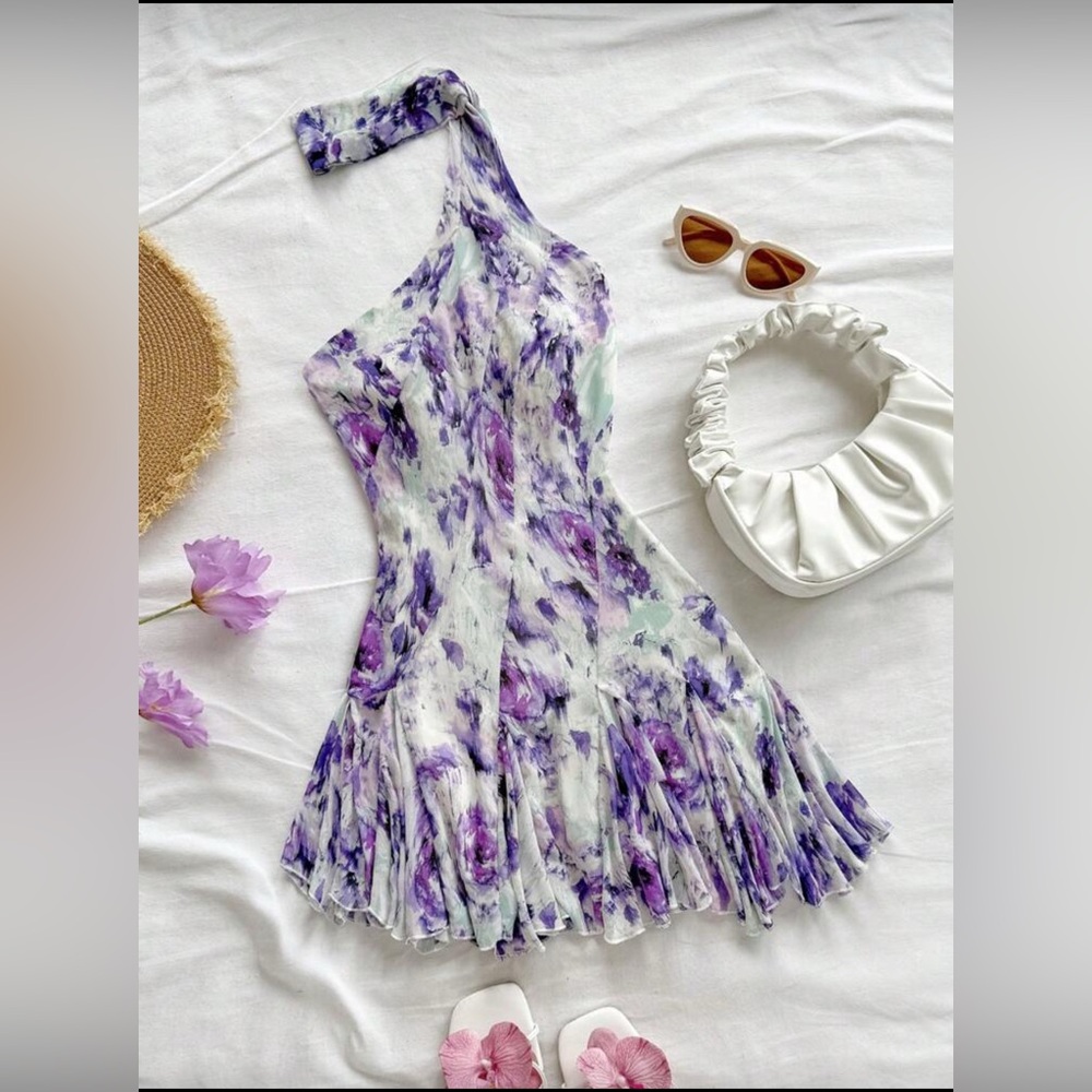 NWOT - Soleia Floral Print Asymmetrical Romper Mini